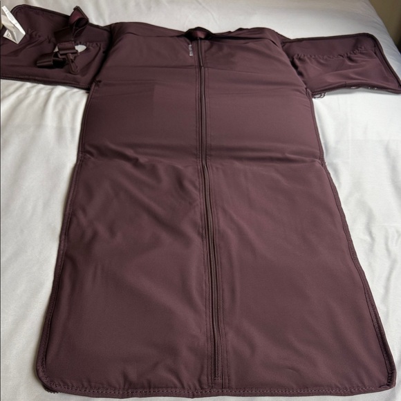 Fabletics Convertible Travel Bag Oxblood Purple Foldable Garment Duffle NWT - Picture 5 of 6